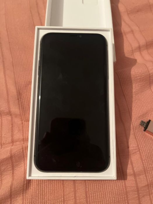 Продам айфон 11