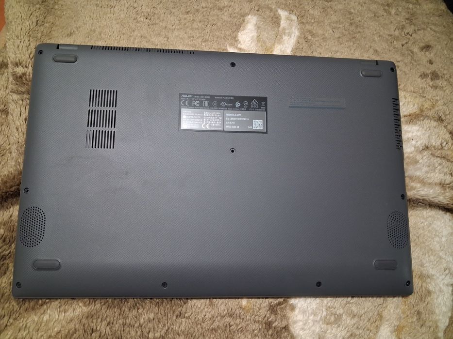 Laptop Asus Vivobook Ryzen 7 ,ssd 500, 8 g Ram , impecabil