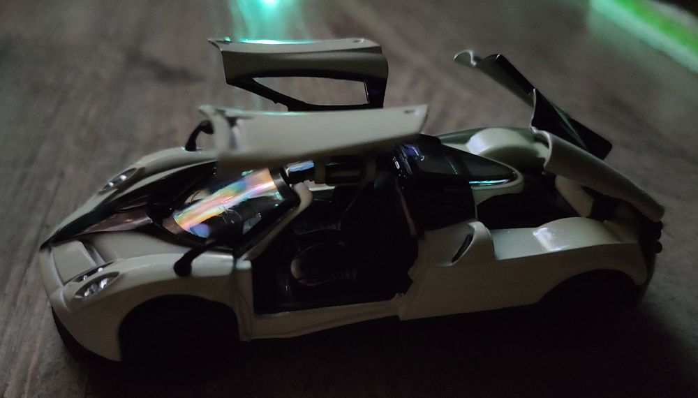 Модель машины Pagani 1:43