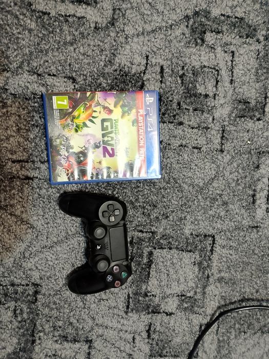 Vand controller de PS 4 pro si joc Plants vs Zombies 2