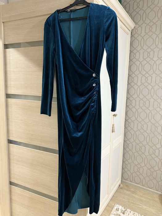 Велюровое платье Zara