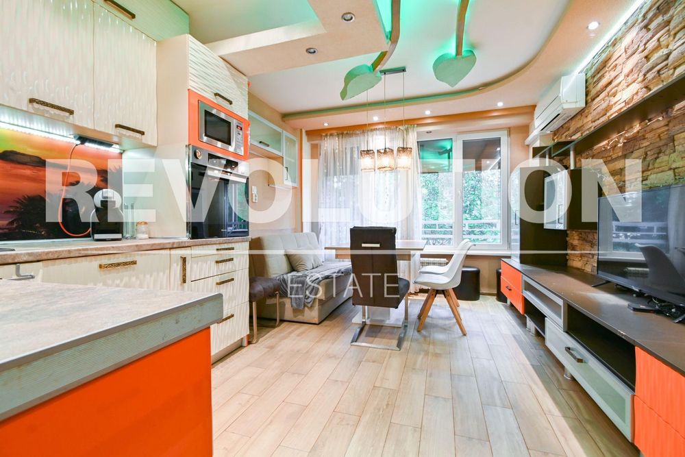 Тристаен апартамент в ж.к. Младост 1