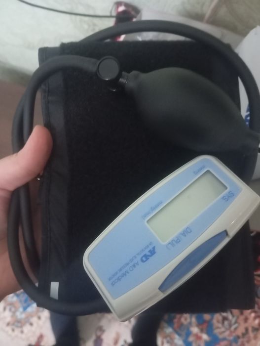 Продам полу-автоматический танометр