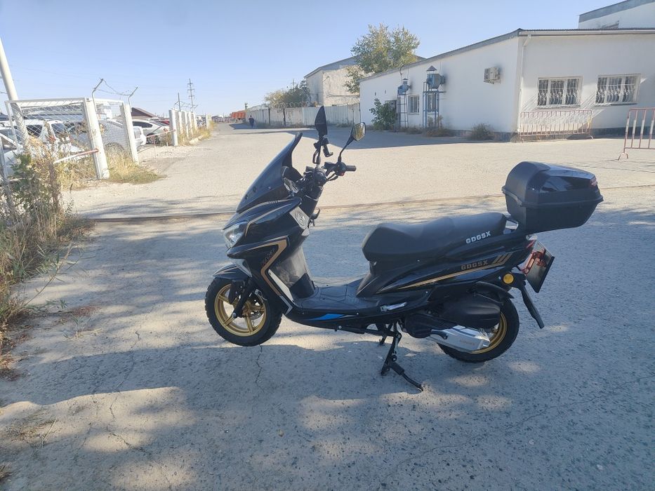 Скутер, мопед продается