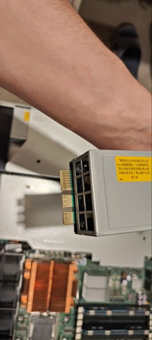 Продам 2 сервера 1U