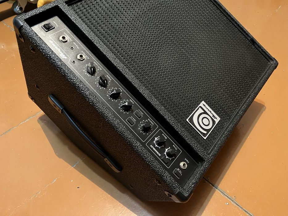 AMPEG-BA112 Басовый комбик