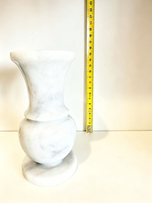 Vaza decorativa din marmura