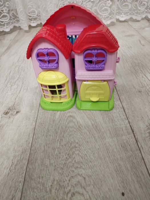 Домик игрушечный