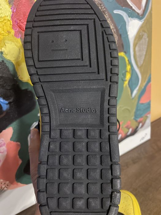 Acne Studios tenesi