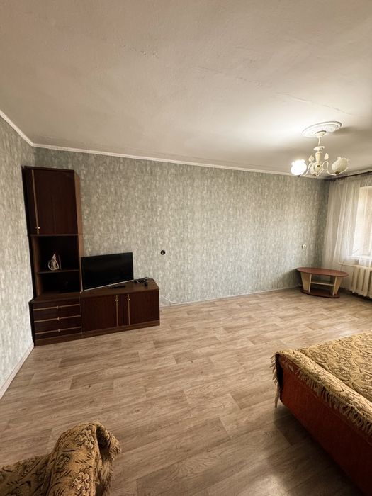 Сдаеться двухкомнатная,справа от CityMall