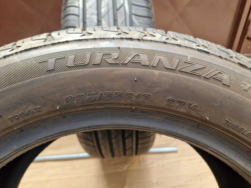2 Bridgestone R17 225/55
летни гуми 
DOT4622