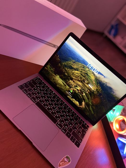 Продаю ноутбук MacBook Air 13