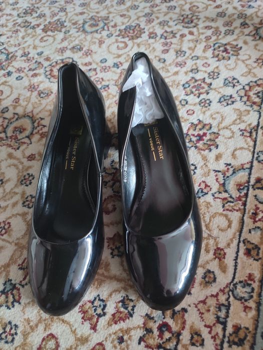 Продам лоферы и туфли