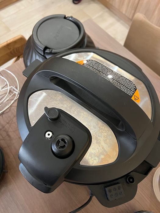 Мултикукър с Еър Фрайър Instant Pot  5,7л, гаранция до 11.2026