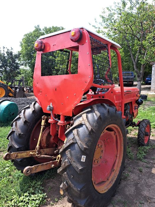 Tractor U-445 de vie