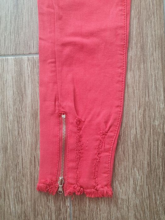 Blugi rosii nr 38
