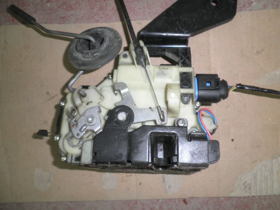 Incuietoare / Broasca Stanga Fata VW T5  3B1837015AQ