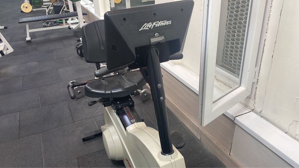 Life fitness велотренажер