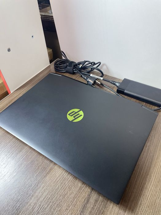 Ноутбук HP Pavillion 15-ec0031ur