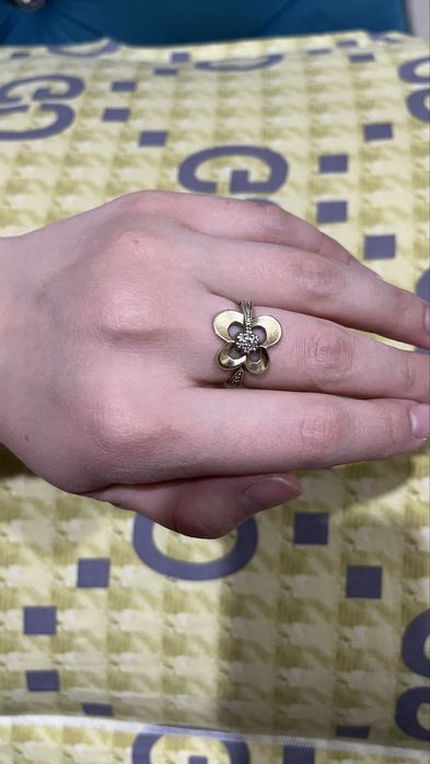 Продается бриллиантовое кольцо