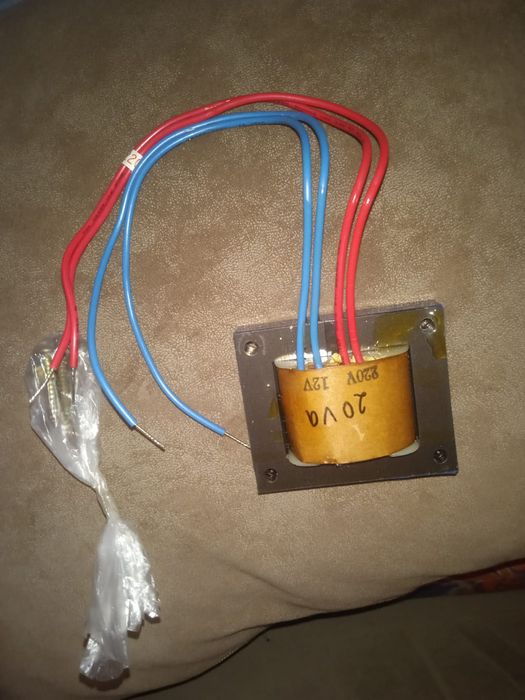 Продам трансформатор 220вольт, выхол 12вольт мощность 20ват