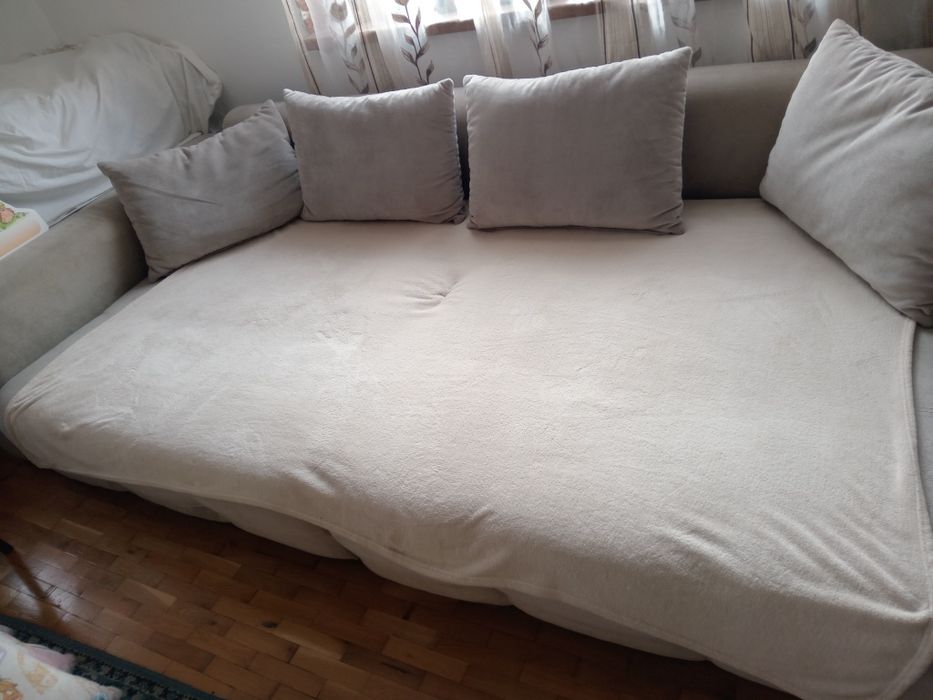 Vând Canapea  140 /300cm gri deschis