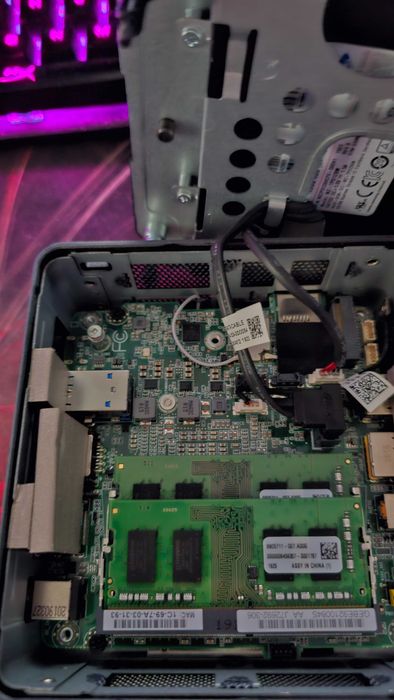 Mini PC Intel NUC8 i5-8259U