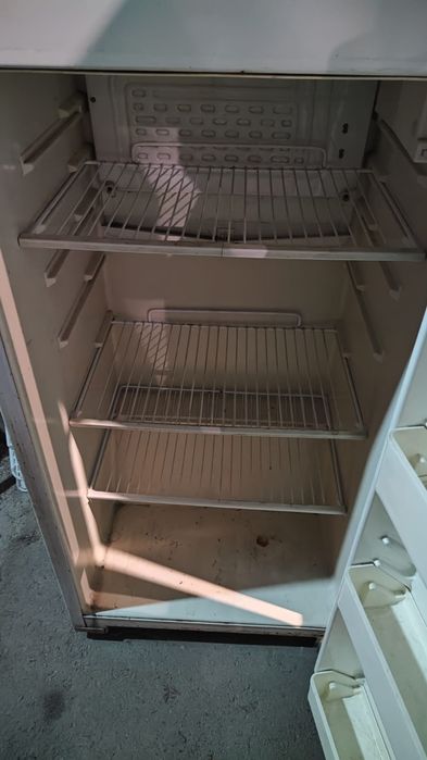 Продам рабочий холодильник.