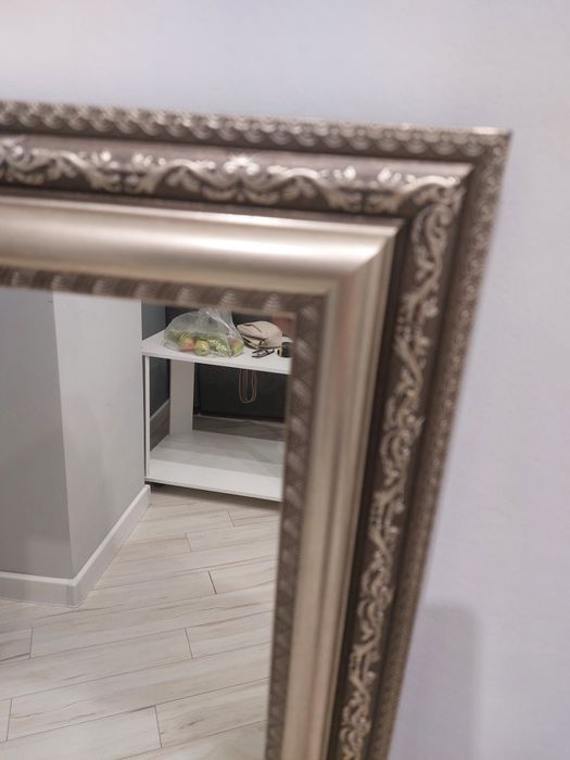 Зеркало настенное красивое