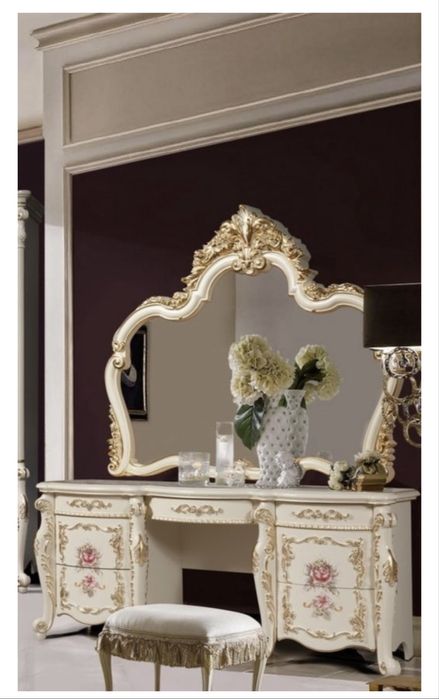 Продаю шкаф и комод с зеркалом