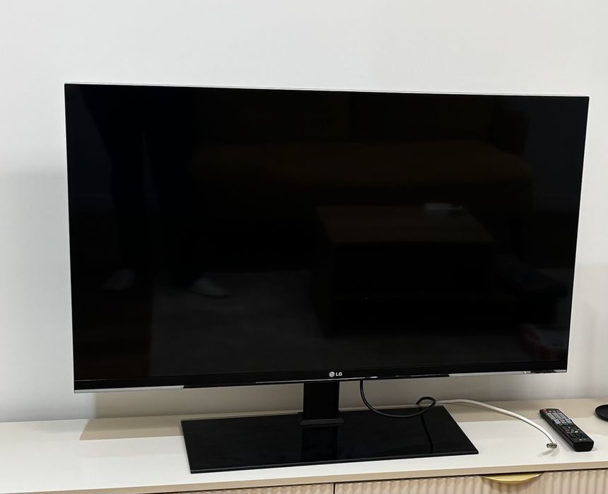 Vand TV LG 120 cm diagonala