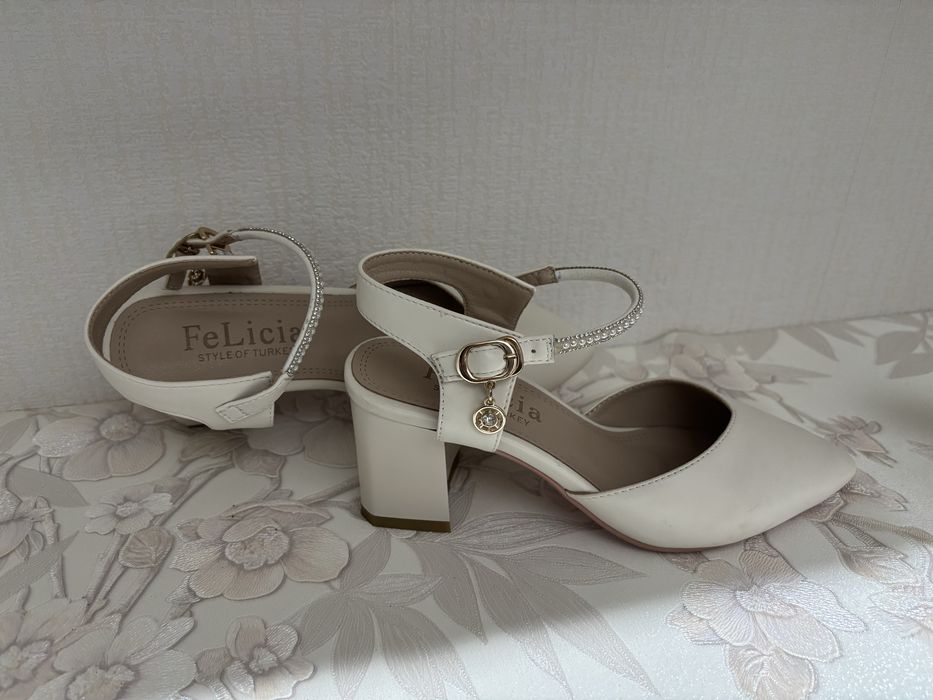 Продается обувь осенние и летние