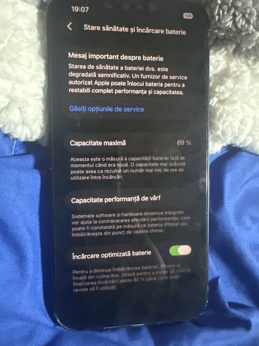 Vand iphone 13 simplu