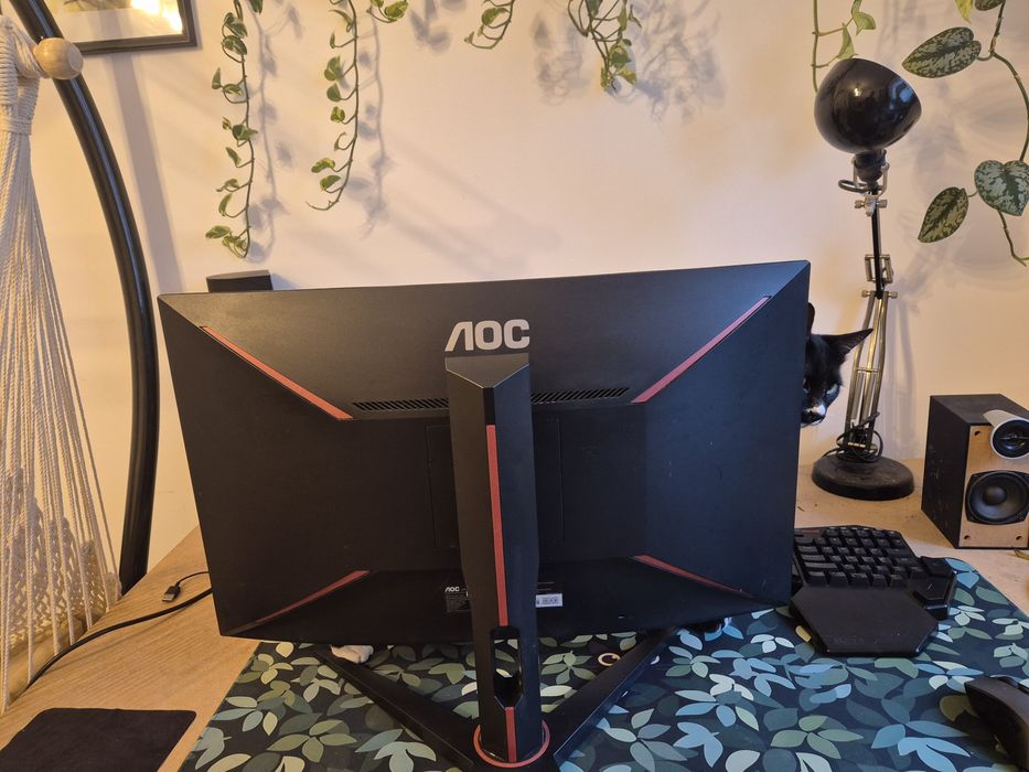 Monitor curbat 27" - AOC 144Hz Gaming