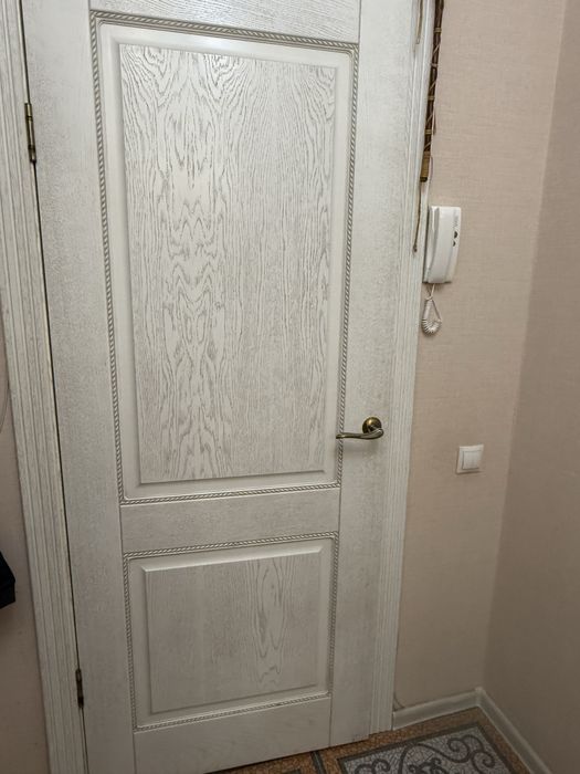 Дверь входная деревянная