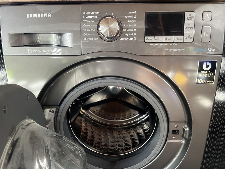 Пералня SAMSUNG 7кг  за части изгоряла платка