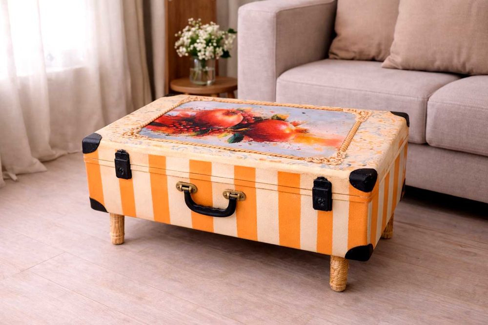 Артистична масичка и голям ретро куфар