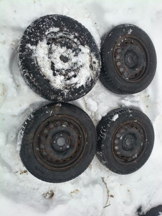 Cauciucuri iarna 185 /65 R15 cu jante tabla dacia Logan sandero