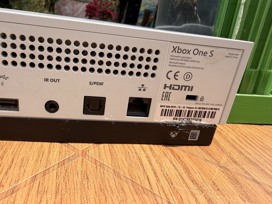 Xbox One S 1TB конзола