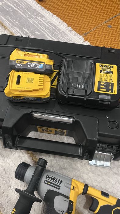 Перфоратор DeWALT