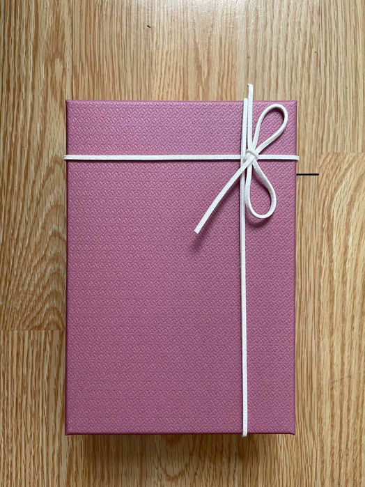 Комплект AVON - Рол-Он, Колие и Тоалетна Вода