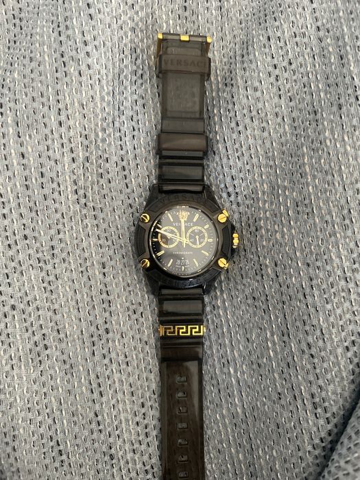 часы Versace золотые