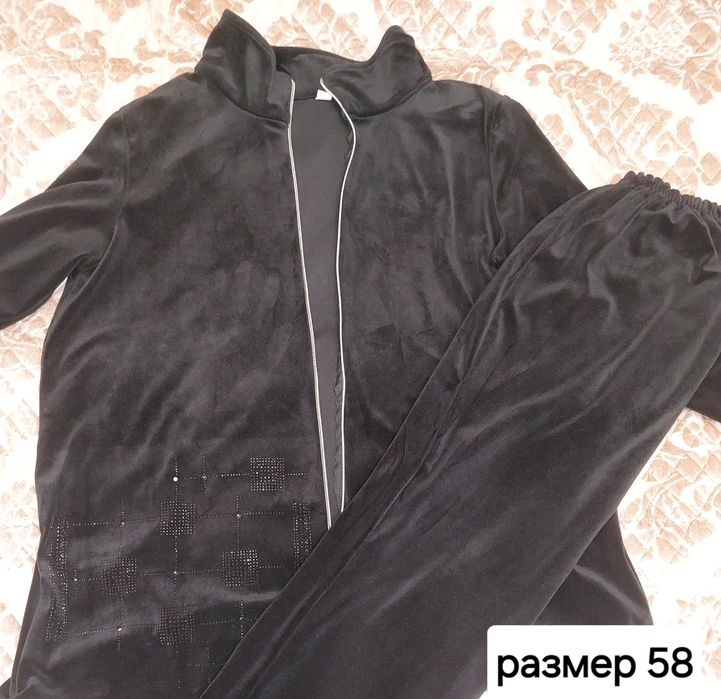 Продам костюмы женские
