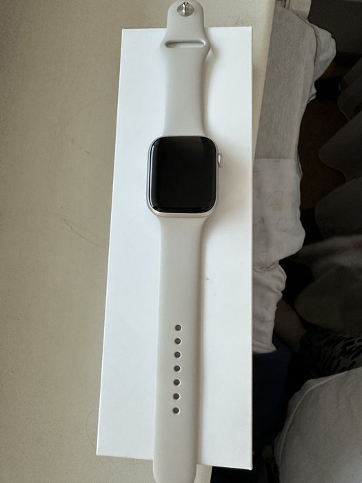 Apple Watch Series 9 Starlight Aluminium Case