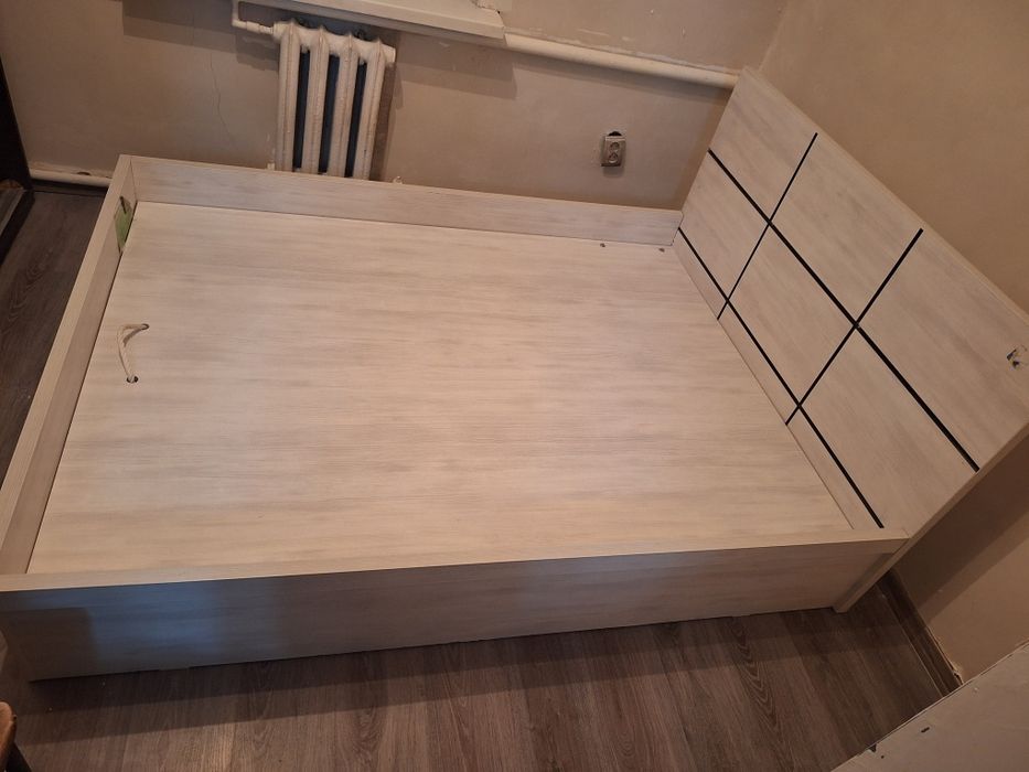 Продам кровать с матрасом