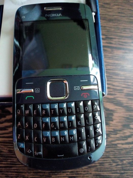 Смартфон Nokia Lumia 800, Nokia C3