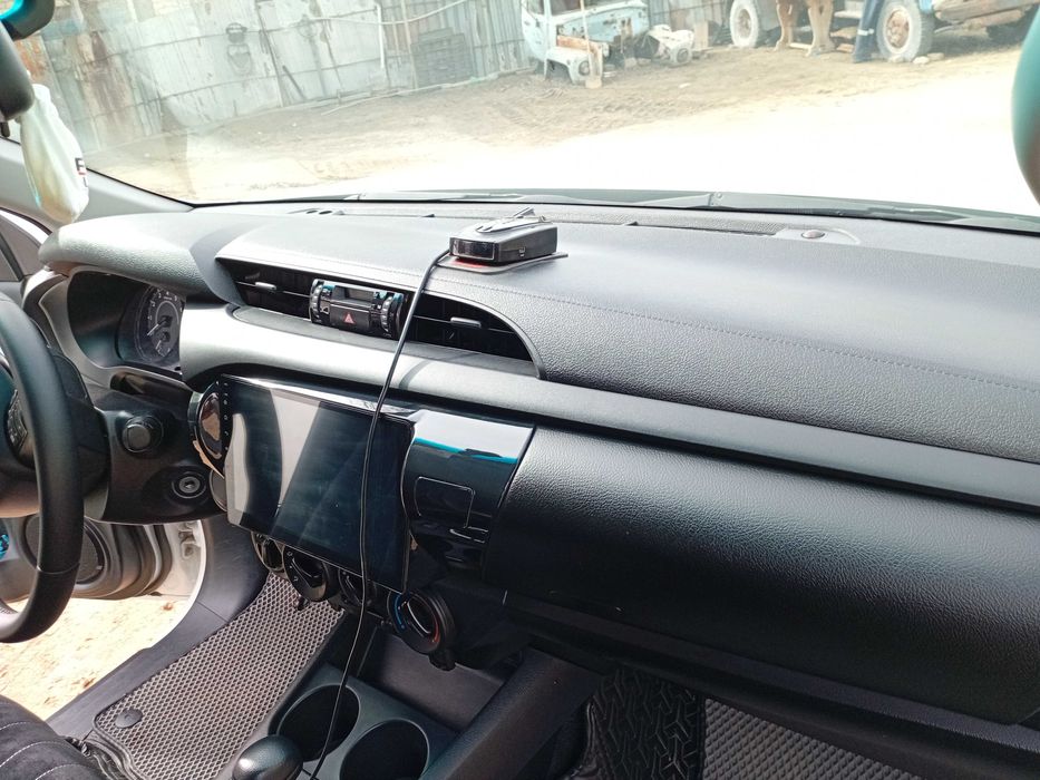 Toyota Hilux 2021 год