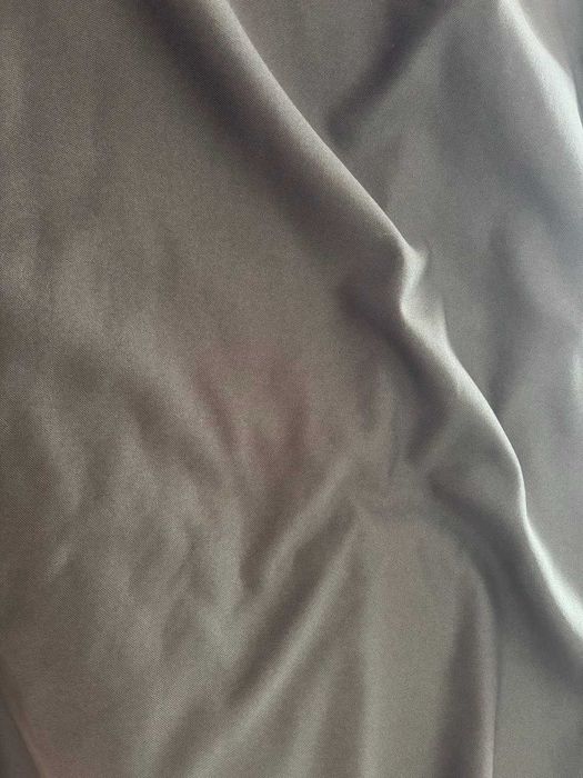 Дамаска, цвят черен