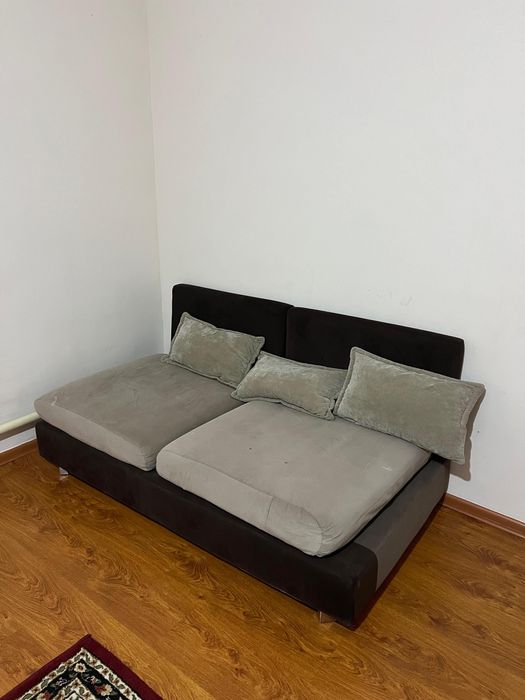 диван  8000тг.