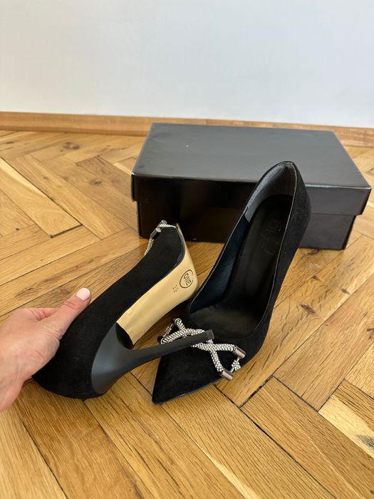 Елегантни черни обувки